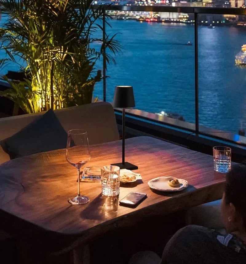 Lámpara de mesa moderna de aluminio portátil regulable - LumiNova