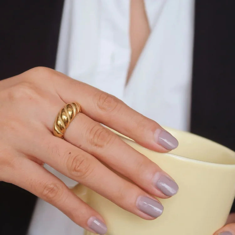 Golden Rope Dome Ring – Selene