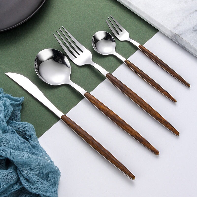 Juego de cubiertos de acero inoxidable con mango de madera – WoodCraft