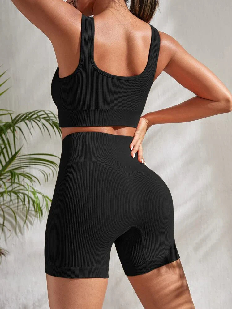 Two-piece women's fitness set with shorts & sports top – Sienna