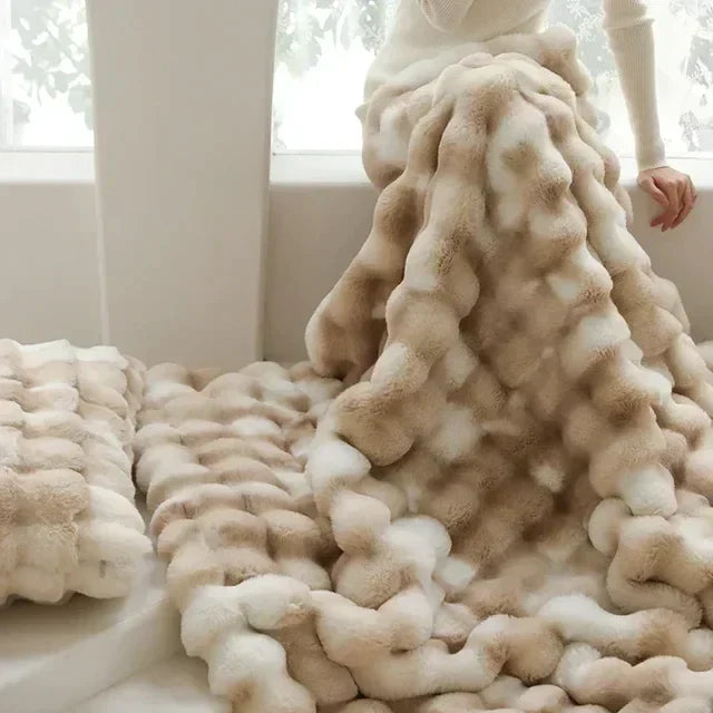 Portable Faux Fur Throw Blanket - VeluLuxe