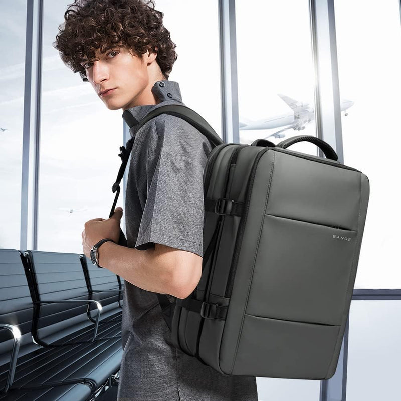 Udvidelig 26–45L vandtæt rejserygsæk med laptoprum og duffel-mulighed