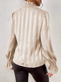 Satin damebluse med lange ærmer og rynket krave – Noëlle
