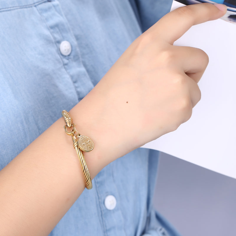 Pulsera colgante de San Benito – Benedetta