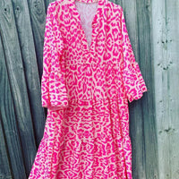 Elegant maxi dress with pink leopard print - ChicSafari