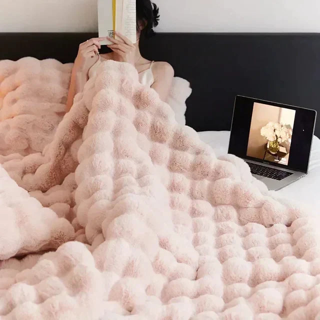 Portable Faux Fur Throw Blanket - VeluLuxe