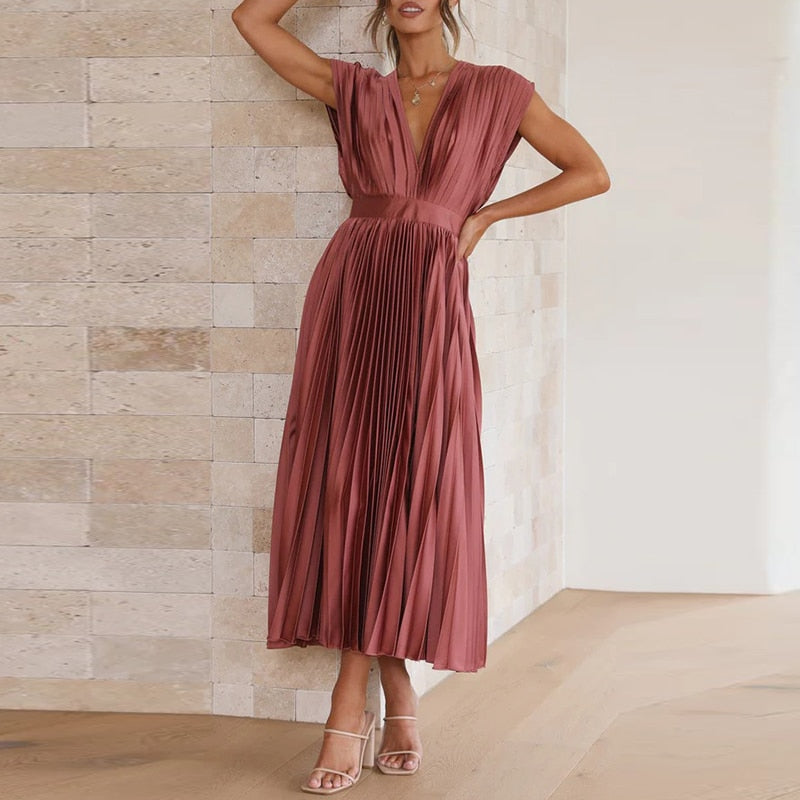 Vestido maxi fluido con pliegues plisados y escote en V – Noelle