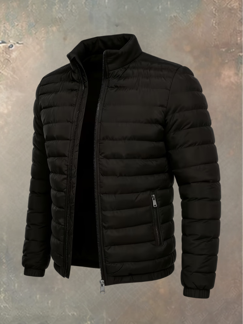 Schwarze Steppjacke mit Stehkragen und geöffnetem Reißverschluss, Seitenansicht mit sichtbarer Quersteppung und Tasche 6