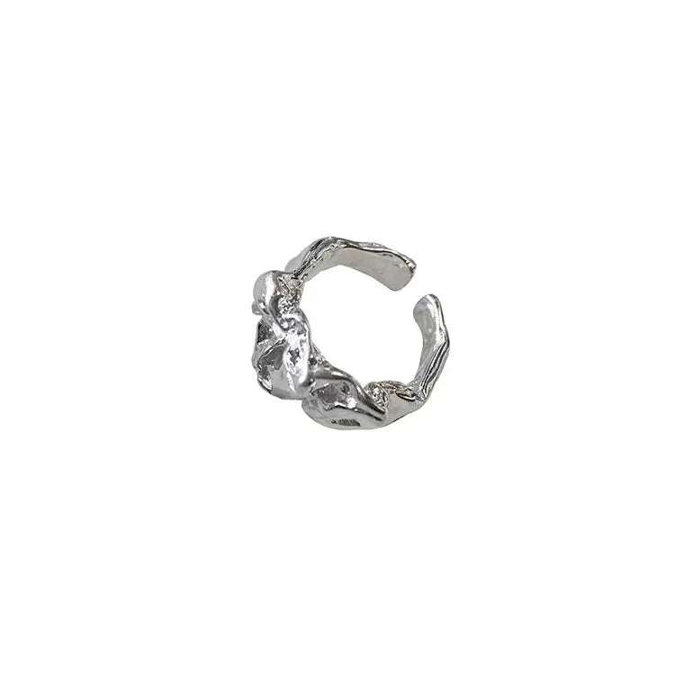 Minimalistisk ring med plissé-lava-design – Arden
