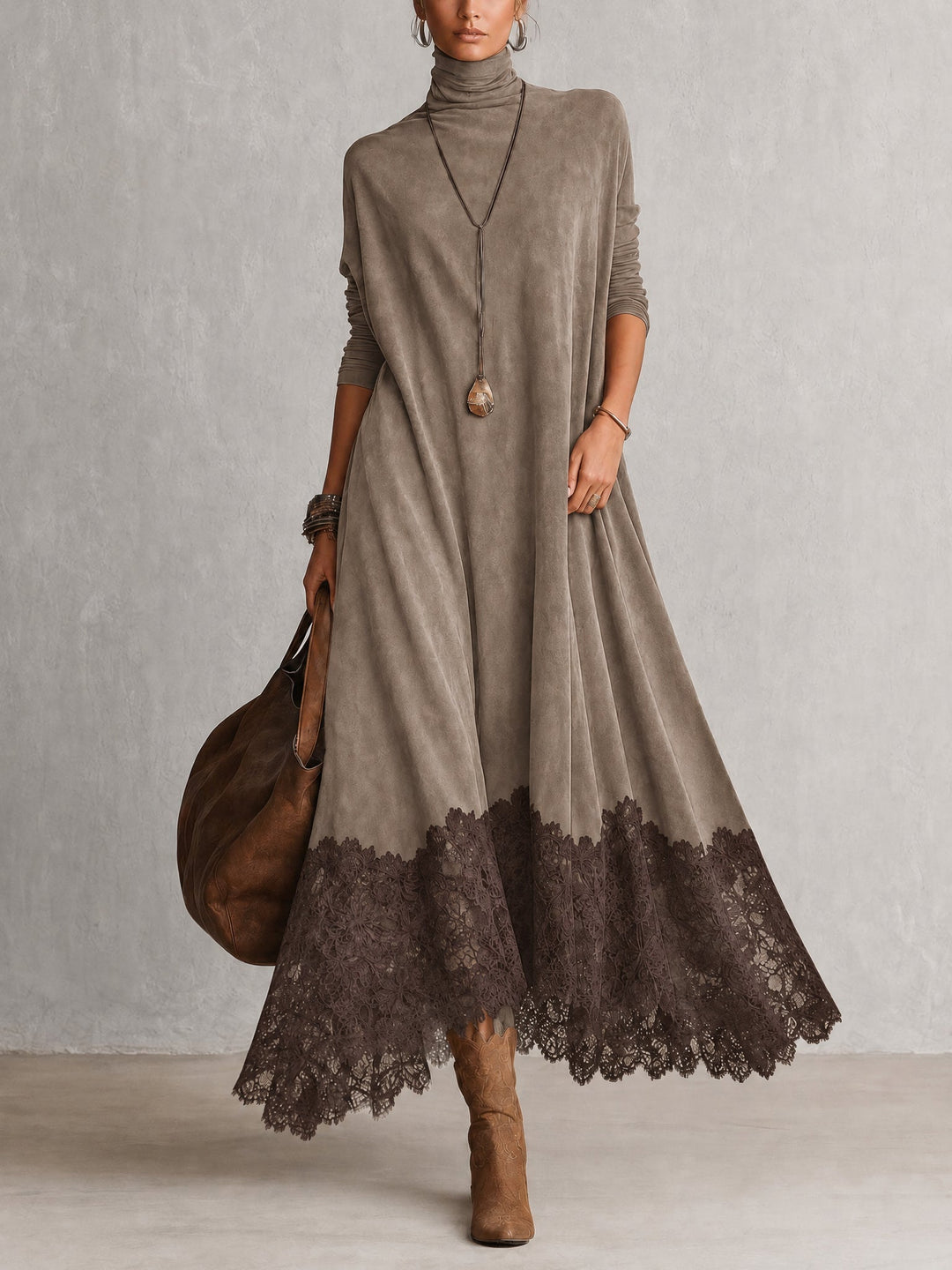 Taupefarbenes Kleid mit dunkelbraunem Spitzensaum, getragen mit Lederhandtasche und Stiefeln 8