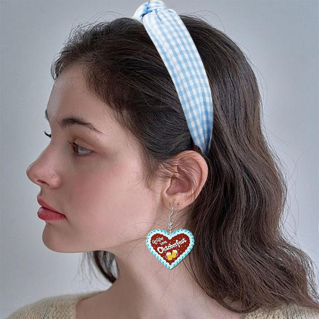 Diadema a cuadros y pendientes de corazón de pan de jengibre – BavariaCharme Oktoberfest 2025