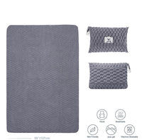 Packable Flanell-Reise-Decke mit Kissentasche und Gepäckschlitz – Trevora