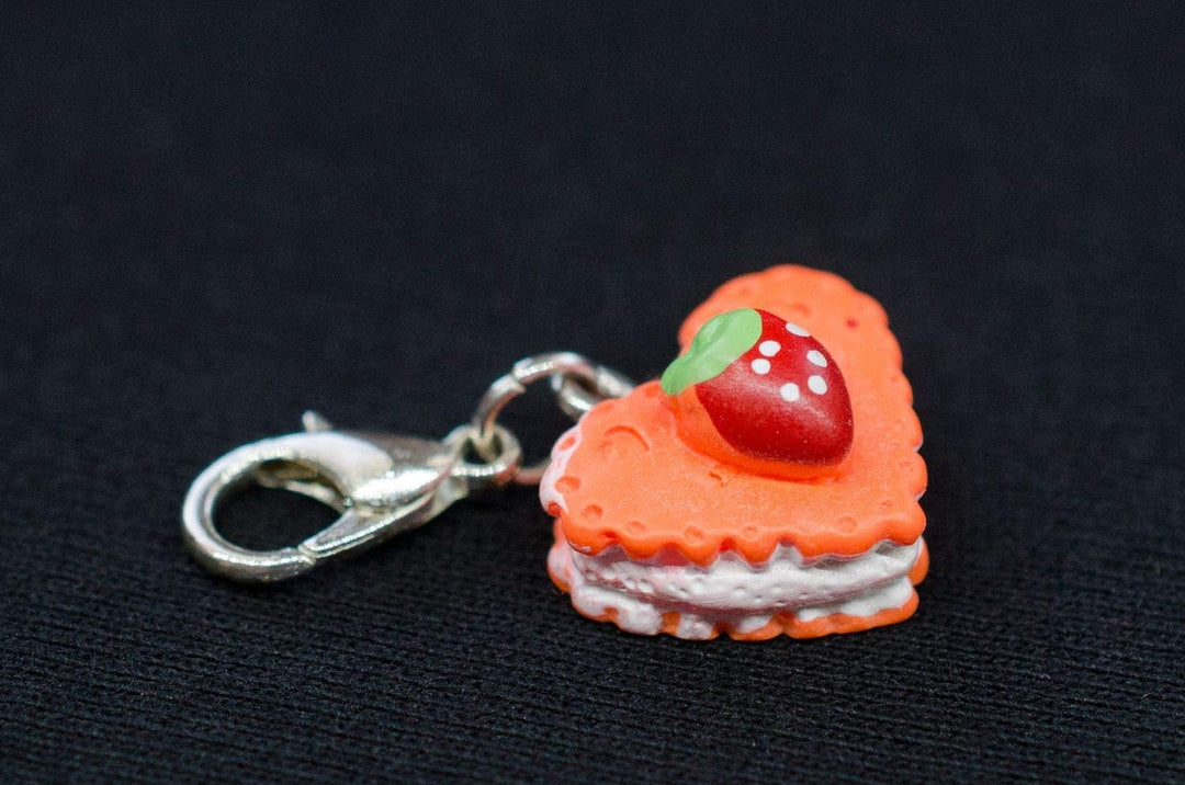 Gingerbread Heart Charm Pendant – BavariaSweet Oktoberfest 2025