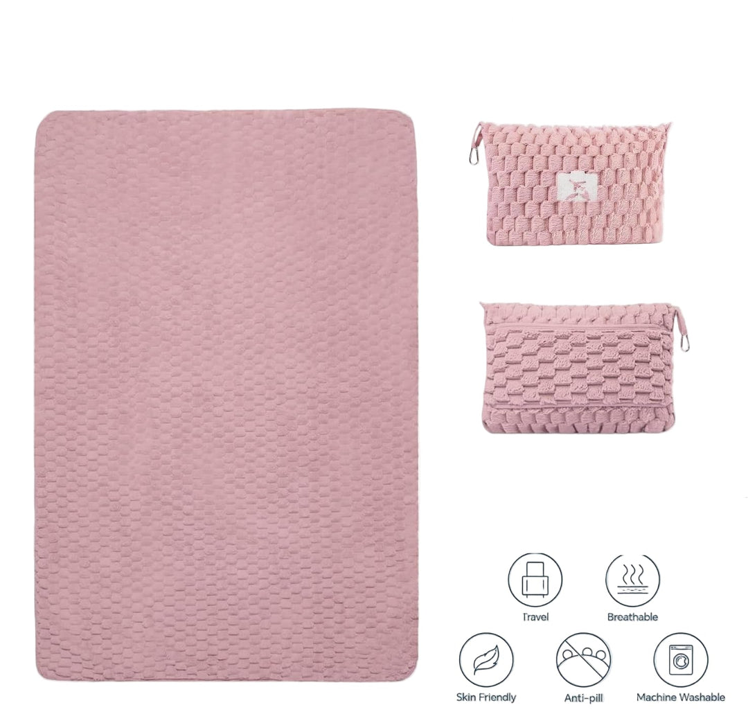Packable Flanell-Reise-Decke mit Kissentasche und Gepäckschlitz – Trevora