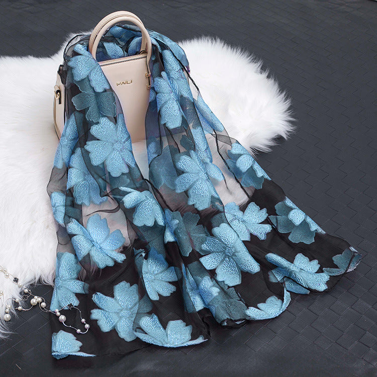 Bufanda de seda para mujer a la moda con estampado de flores y diseño con recortes – Fiora (1+1 GRATIS)