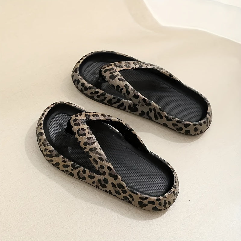 Pustende og sklisikre sommerslippers med trykk for damer – Kaja