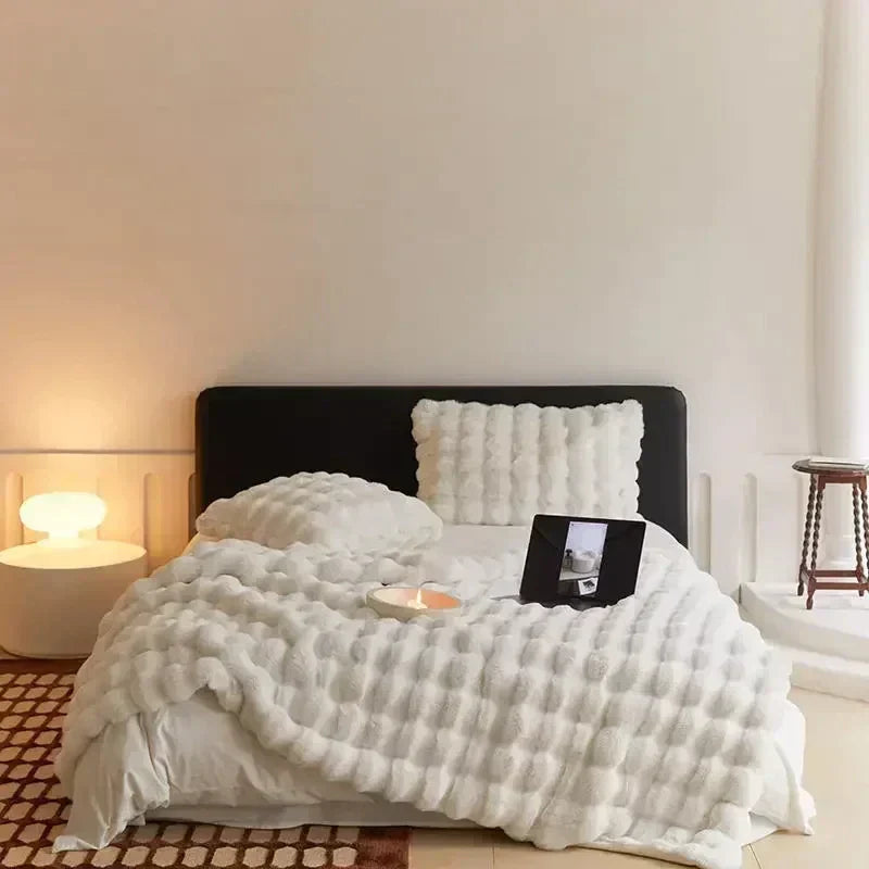 Portable Faux Fur Throw Blanket - VeluLuxe