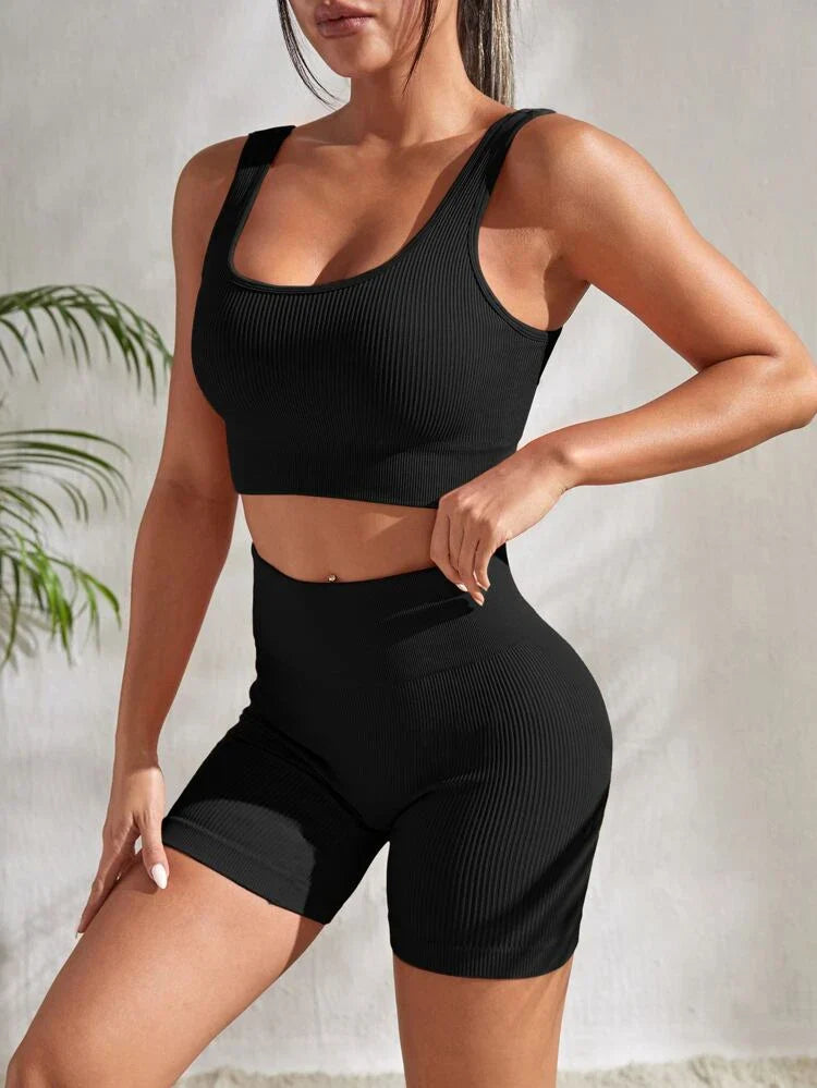 Two-piece women's fitness set with shorts & sports top – Sienna