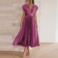 Vestido maxi fluido con pliegues plisados y escote en V – Noelle