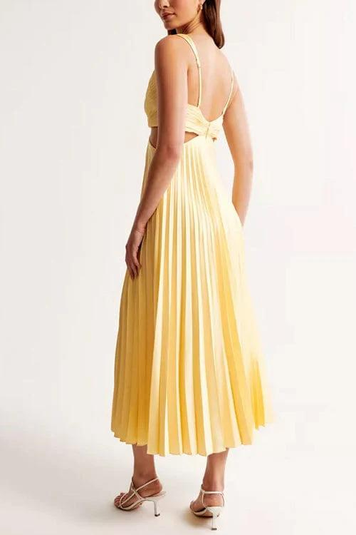 Elegant Pleated Dress with Figure-Flattering Fit – Emilie