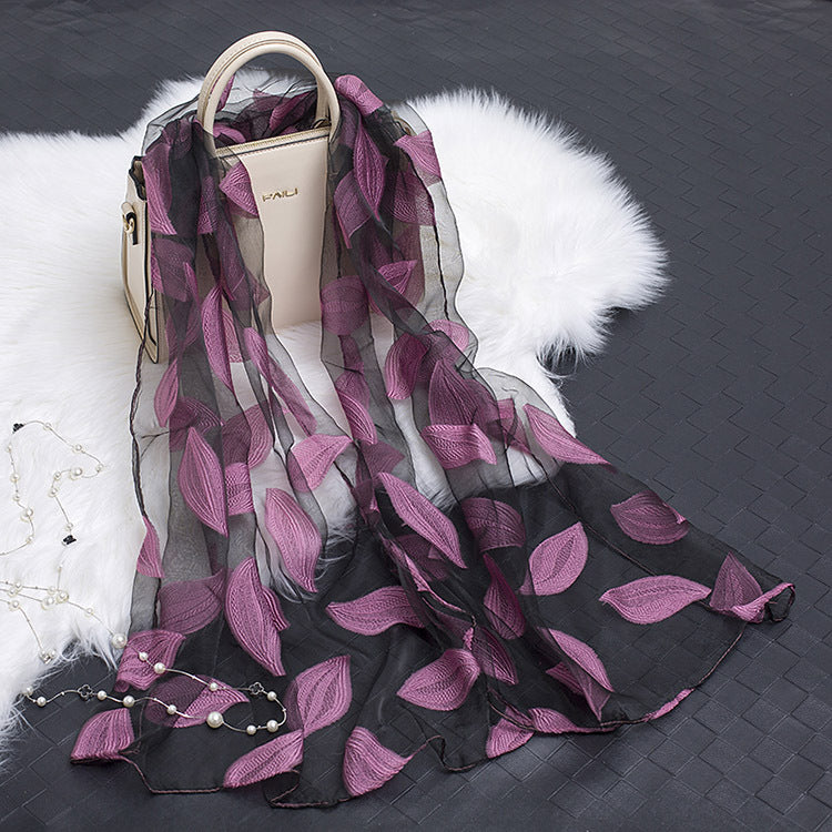 Bufanda de seda para mujer a la moda con estampado de flores y diseño con recortes – Fiora (1+1 GRATIS)