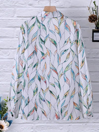 Blusa de mujer moderna con estampado abstracto y tapeta de botones – Marlene