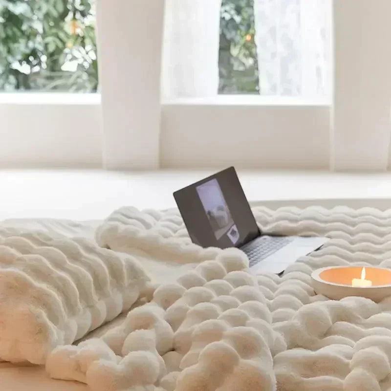 Portable Faux Fur Throw Blanket - VeluLuxe