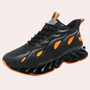 Schwarzer Sportschuh mit orangefarbenen Akzenten, atmungsaktiv, rutschfeste Sohle, Herren Sneaker.