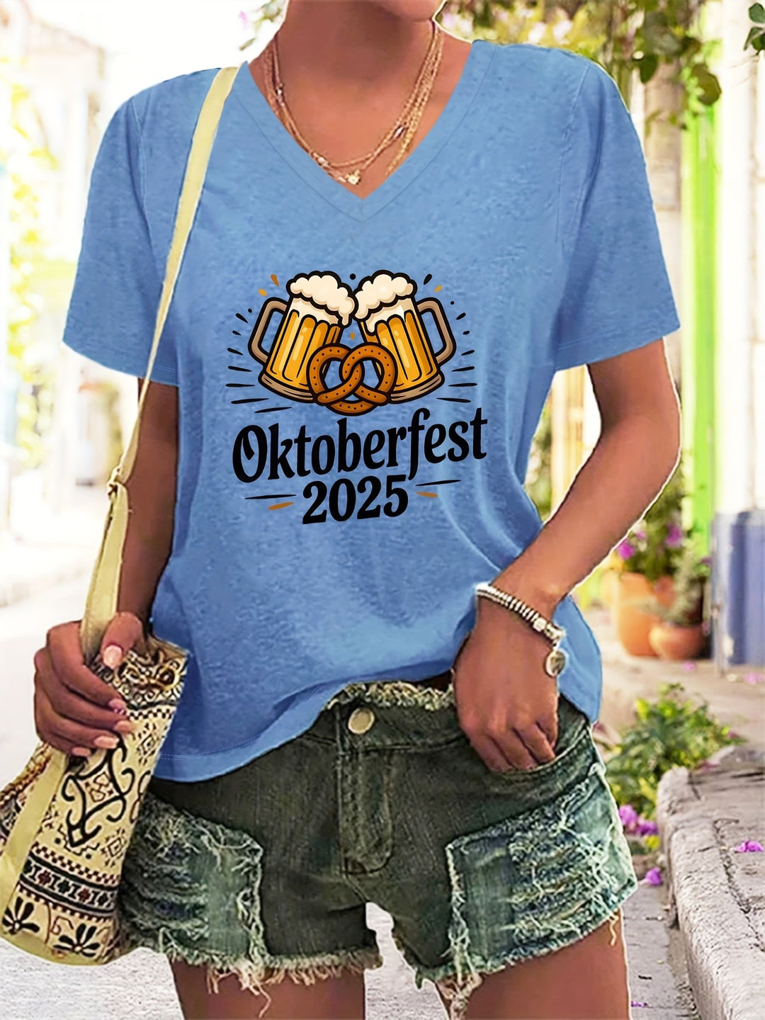 Dame Plus Size V-hals T-shirt med grafikprint – Anneliese Oktoberfest 2025