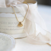 Golden Scallop Flower Necklace – Purple