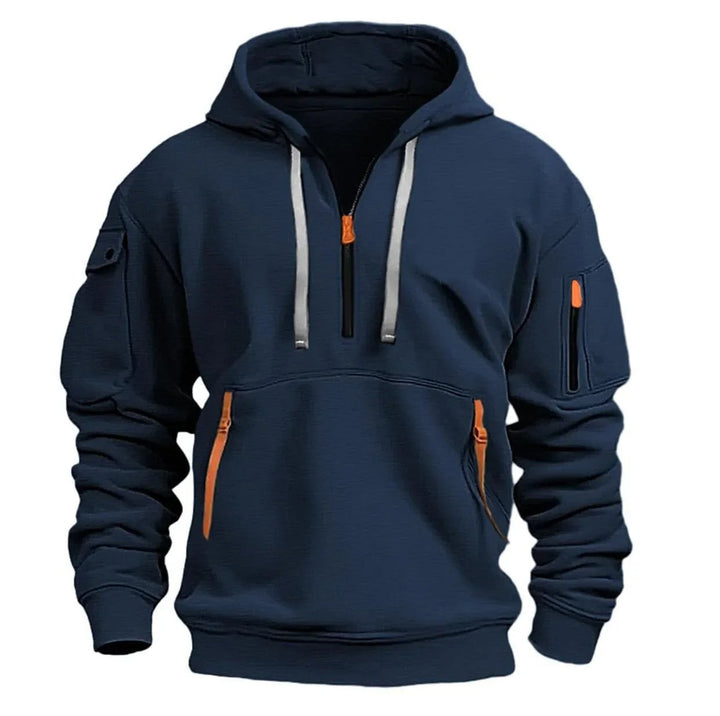 Marineblauer Kapuzenpullover von vorn mit hellgrauen Kordeln, orangefarbenen Reißverschlusszügen und Taschen an Bauch und Ärmeln. 4