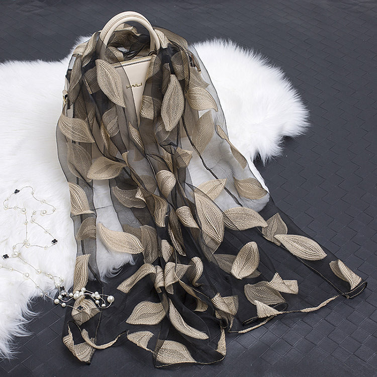 Bufanda de seda para mujer a la moda con estampado de flores y diseño con recortes – Fiora (1+1 GRATIS)