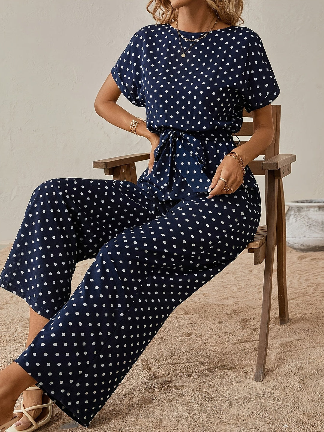 Trendiger Damen Jumpsuit mit Taillenband und Punktmuster - PunktLaune