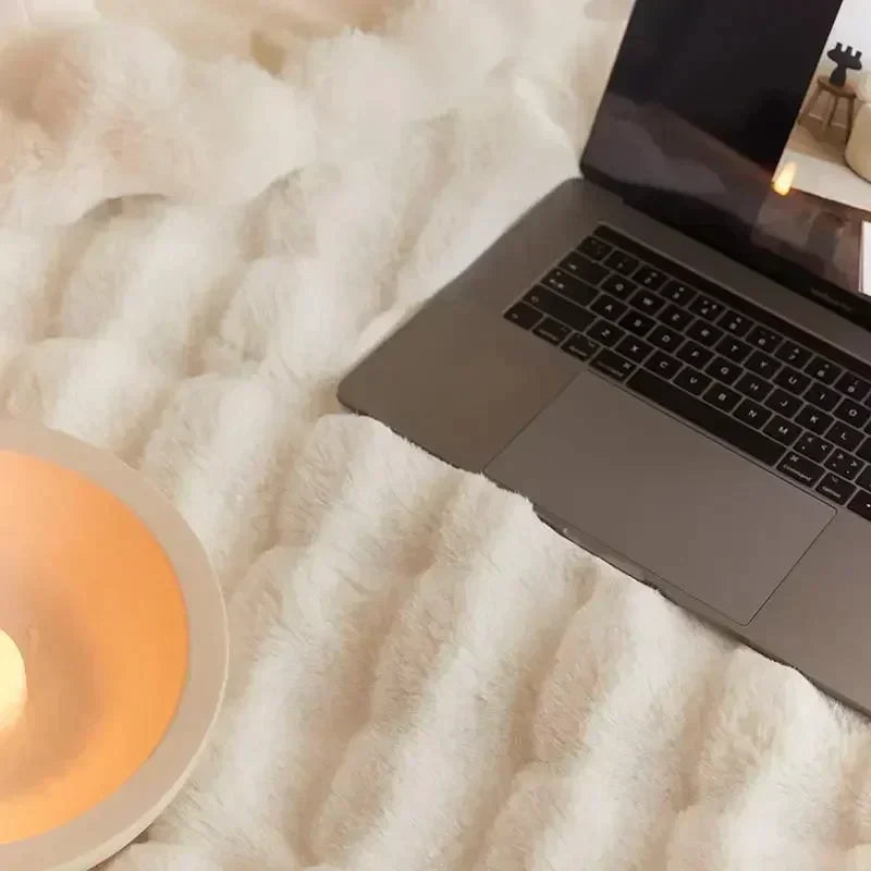 Portable Faux Fur Throw Blanket - VeluLuxe