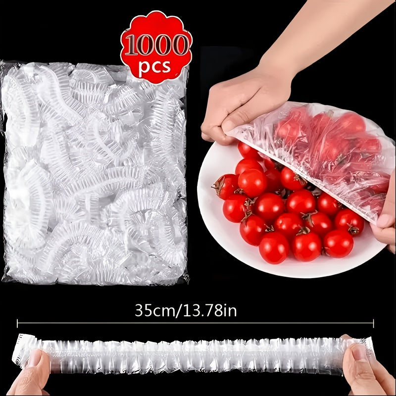 Beutel mit durchsichtigen Abdeckungen, daneben ein Teller Tomaten, den eine Hand abdeckt, und eine gedehnte Abdeckung als Größenvergleich. 4