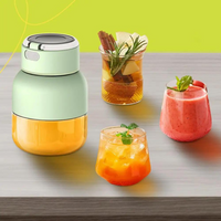 Bærbar 2-i-1 blender og juicer - BlendGo