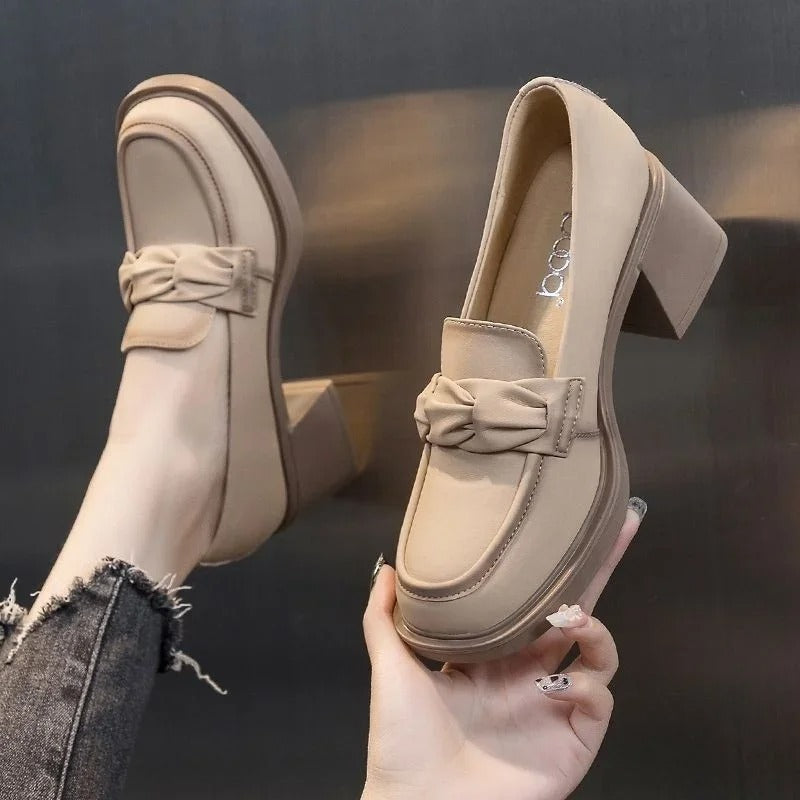 Elegant women's shoes with square heel – Seraphina