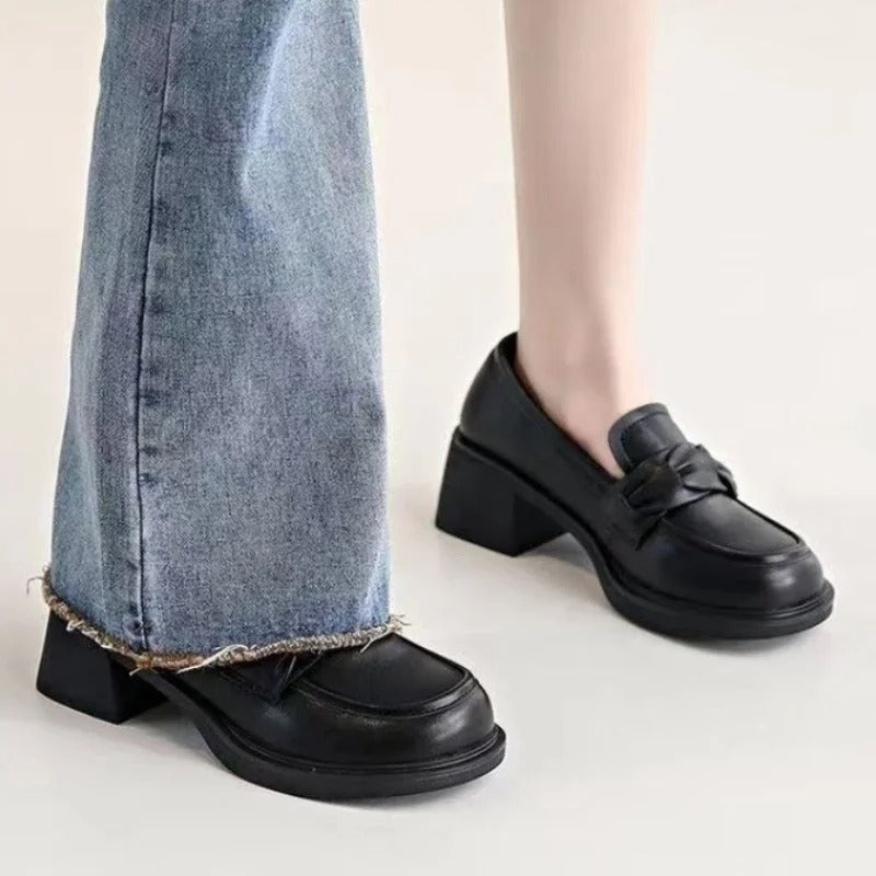 Elegant women's shoes with square heel – Seraphina