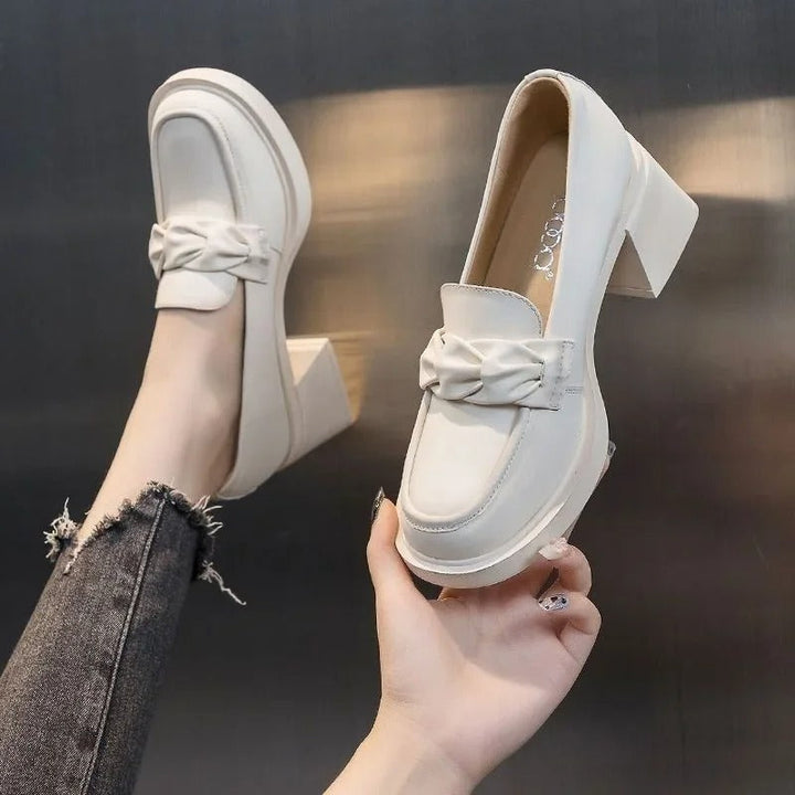 Elegant women's shoes with square heel – Seraphina