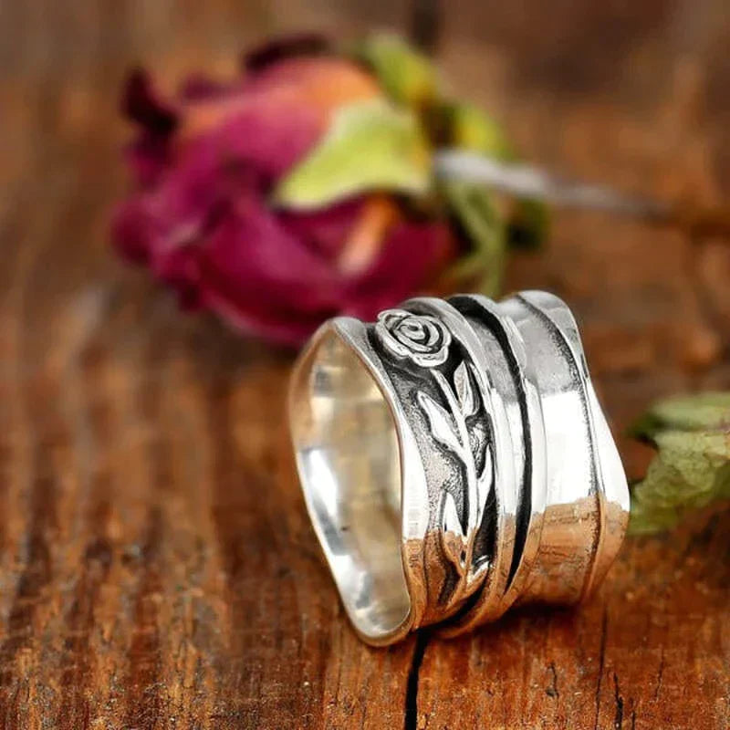 Handcrafted silver ring with floral motif - Purple
