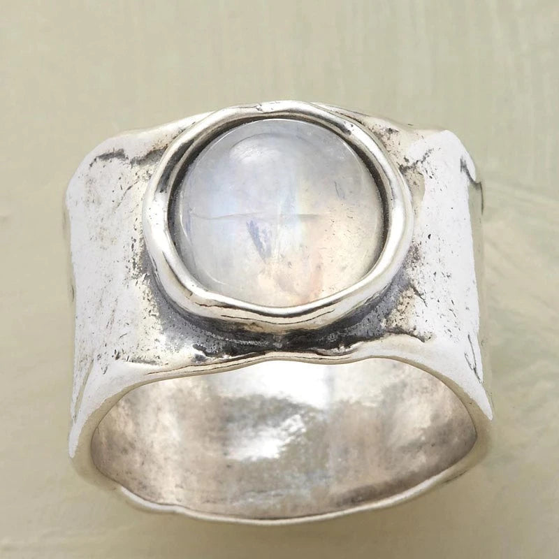 Anillo plateado con piedra lunar - Lyra