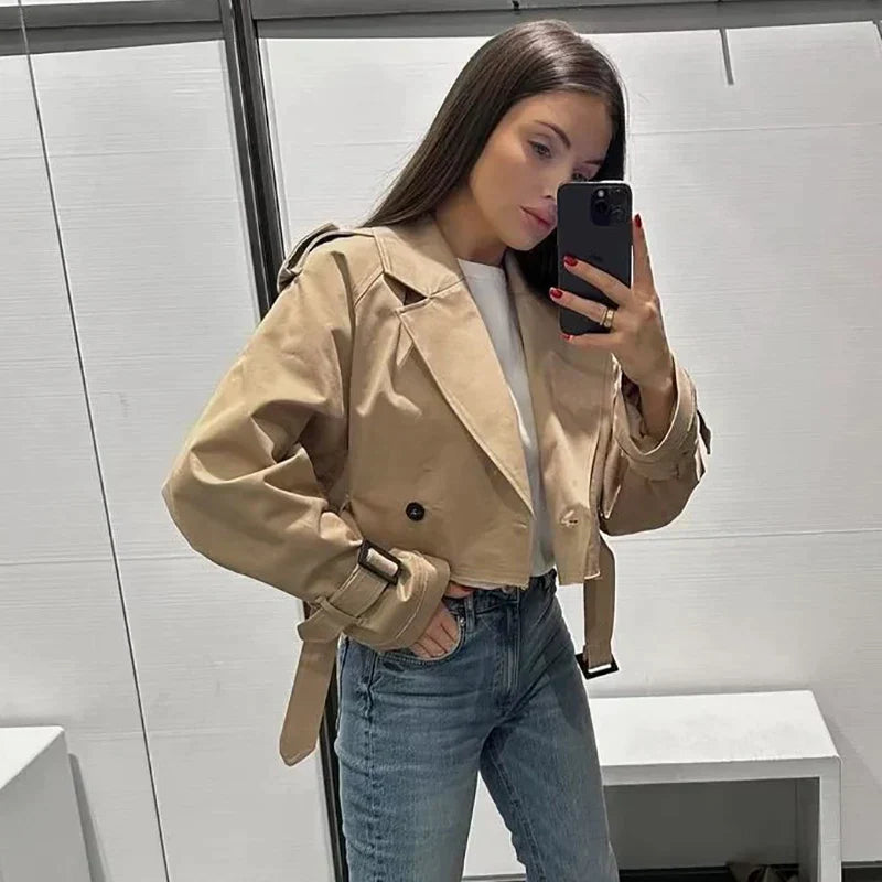 Trendy kort dame trenchcoat med bælte – Amelie