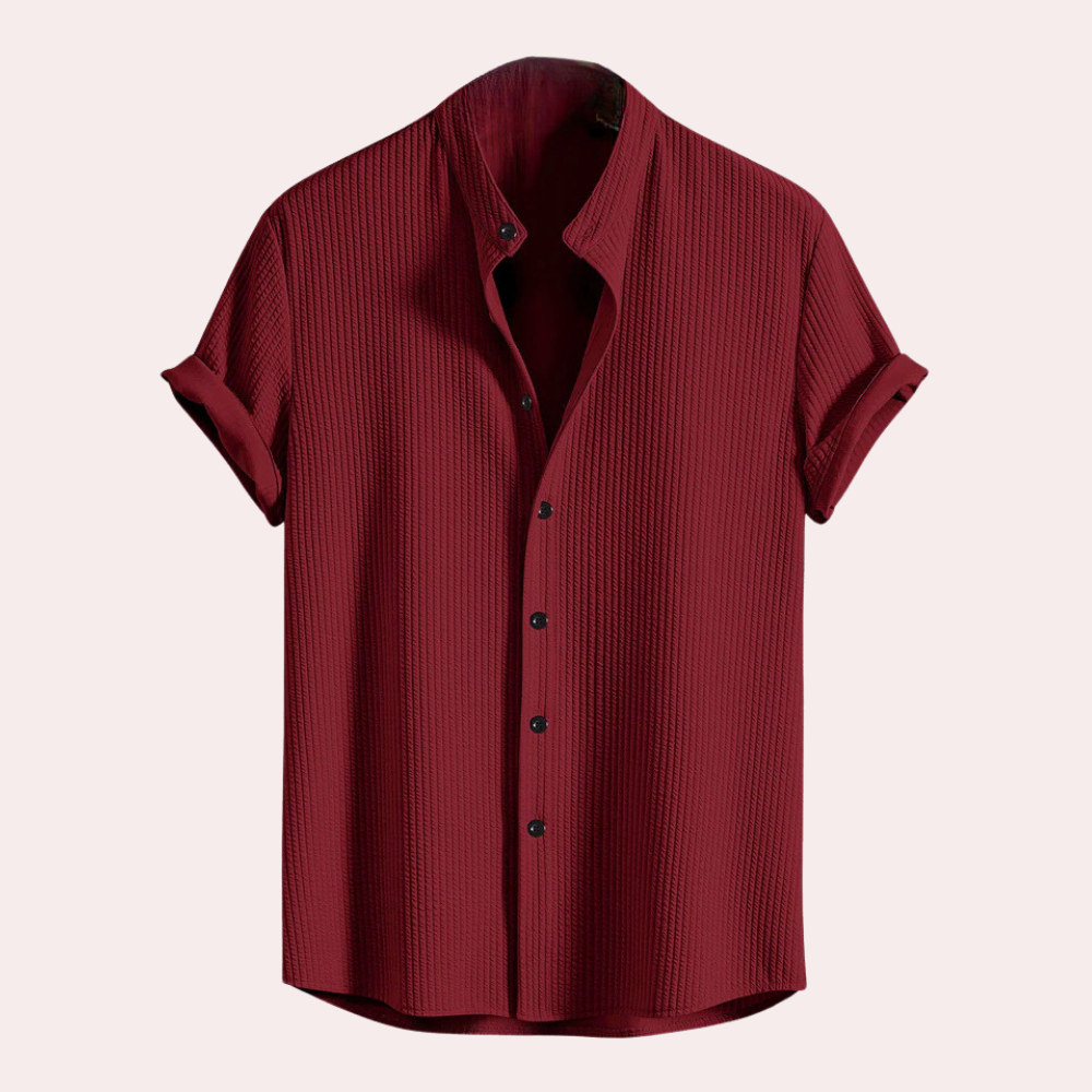 Rotes Herrenhemd, kurzärmelig, strukturiert, Knopfleiste, elegantes Design, Baumwolle.