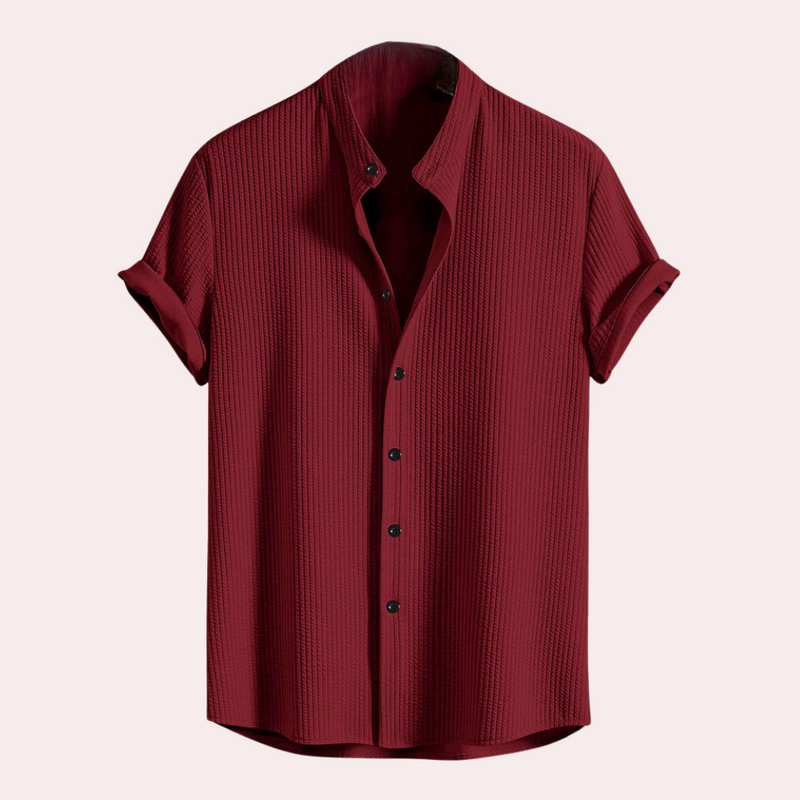Rotes Herrenhemd, kurzärmelig, strukturiert, Knopfleiste, elegantes Design, Baumwolle.