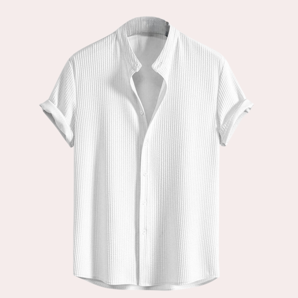 Weißes Herrenhemd aus Baumwolle, kurzärmelig, Stehkragen, Sommermode, elegant, atmungsaktiv.
