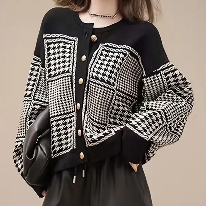 Damen Strickjacke mit Hahnentrittmuster, schwarz-weiß, Knopfleiste, modisch, elegant.
