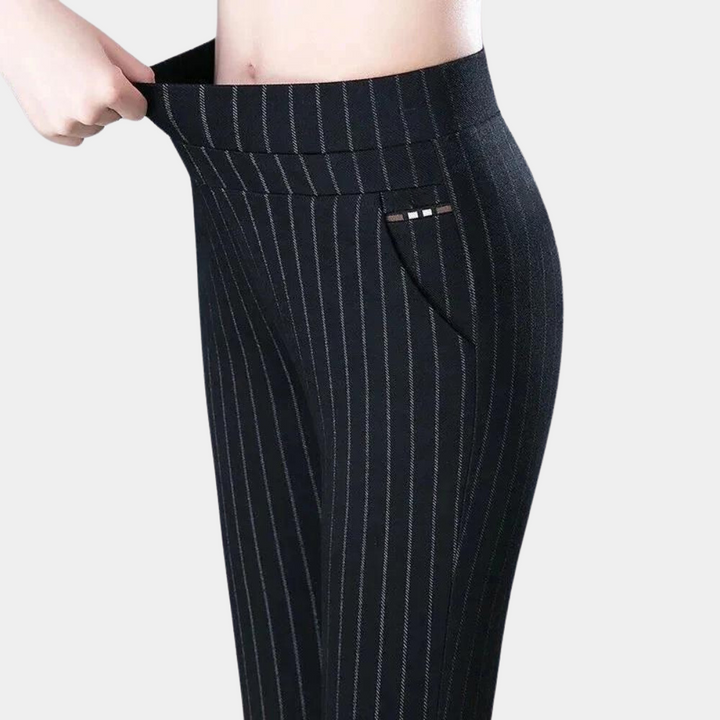 Schwarze gestreifte Damenhose, elastischer Bund, modisch, bequem, Business-Look.