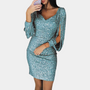 Funkelndes, hellgrünes Paillettenkleid mit langen Ärmeln, elegantes Abendkleid.