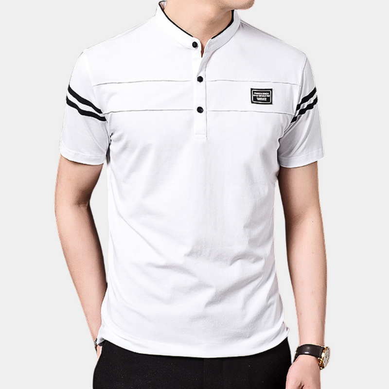 Weißes Herren-Poloshirt mit Streifen, Kurzarm, Knopfleiste, sportlich-elegant.