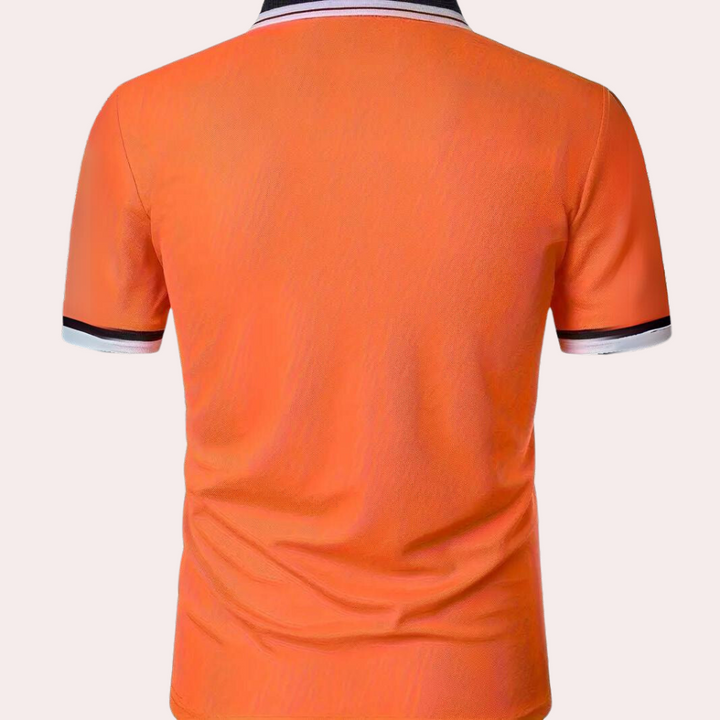 Orangefarbenes Polohemd, Kurzarm, Baumwolle, Herrenmode, sportlich, klassischer Kragen.